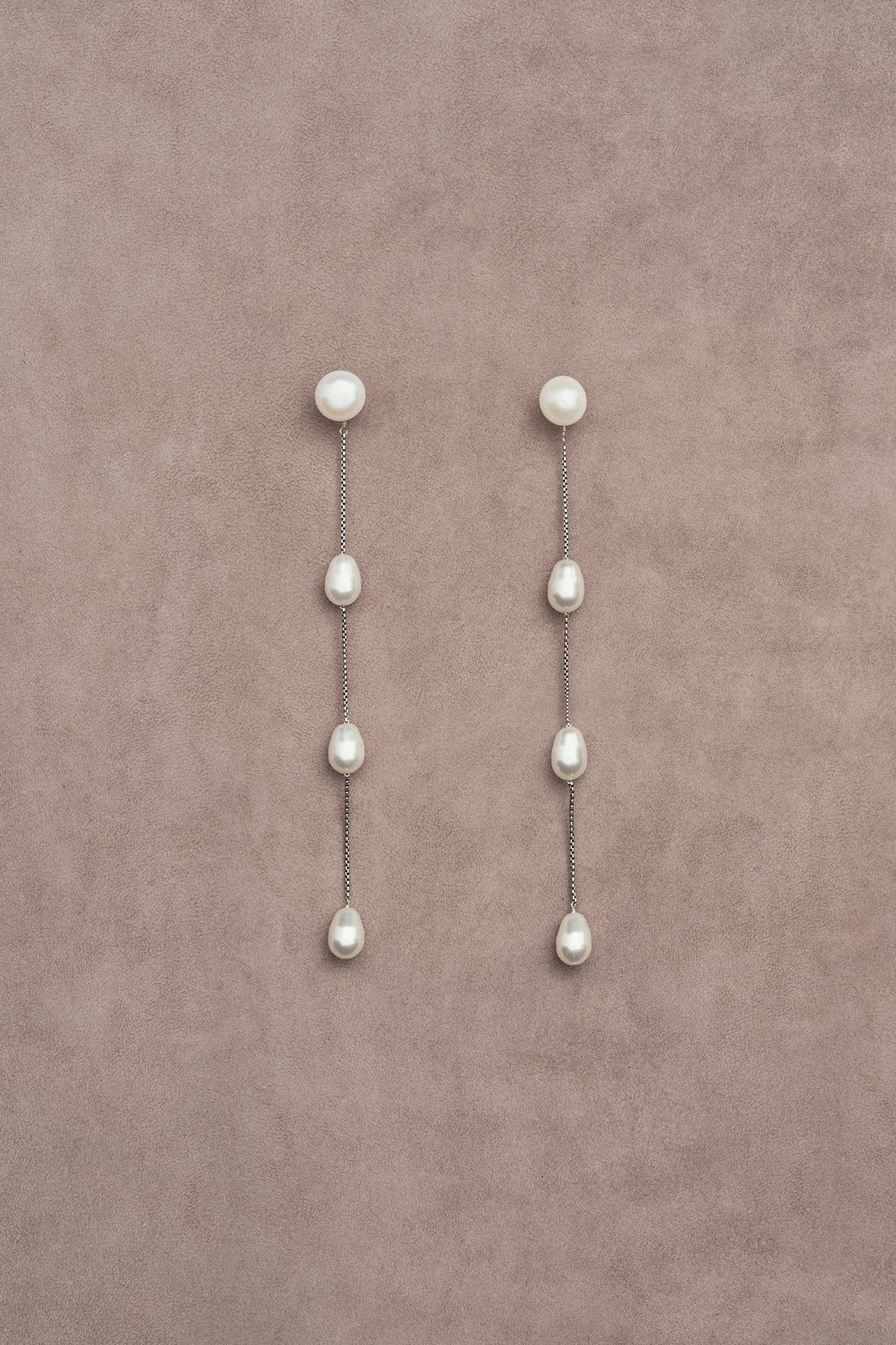 MEDIUM PEARL DROP EARRINGS